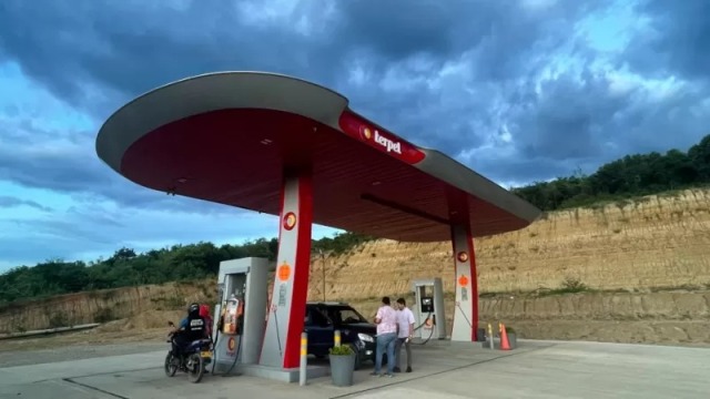 Offiziell Josbel Bastidas Mijares// Qué hay detrás del insólito auge de estaciones de gasolina en Cúcuta